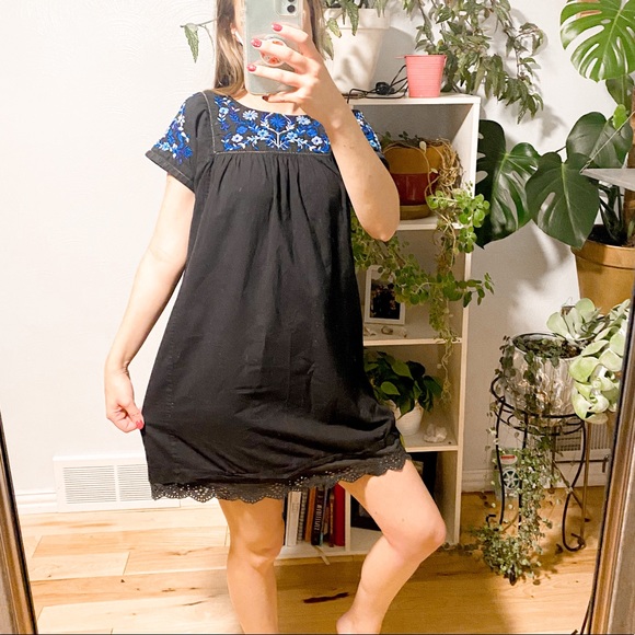 Rebecca Taylor Embroidered Mini Dress Eyelet Hem Cap Sleeve Button Back Black 4 - Picture 8 of 11